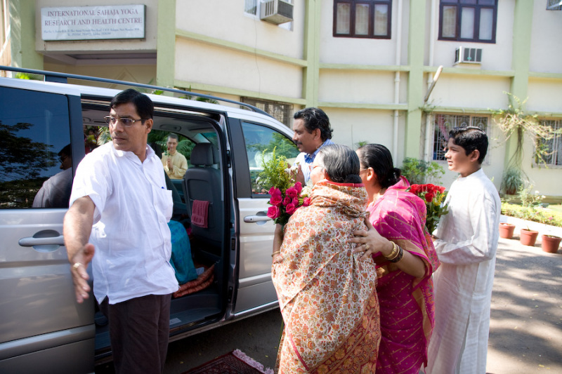 Shri-Matajis-Belapur-Health-Centre-Visit-2007-12