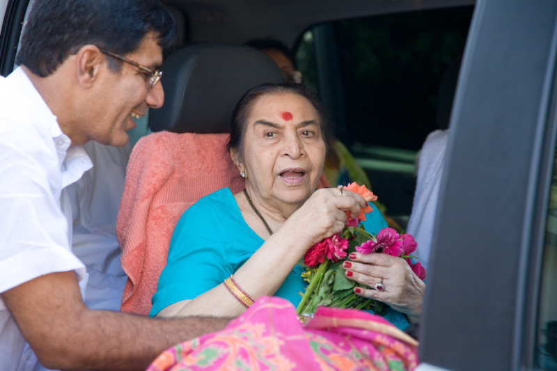 Shri-Matajis-Belapur-Health-Centre-Visit-2007-14