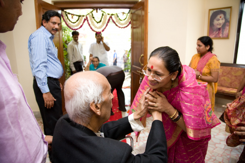 Shri-Matajis-Belapur-Health-Centre-Visit-2007-42