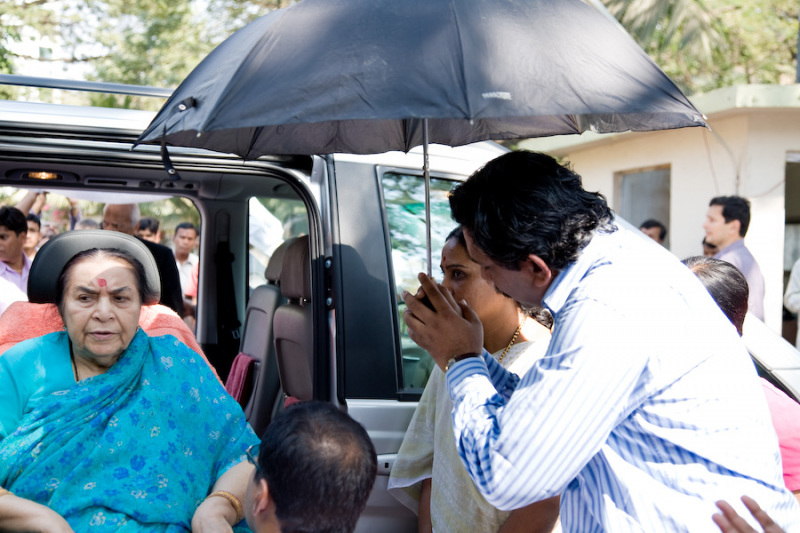 Shri-Matajis-Belapur-Health-Centre-Visit-2007-45