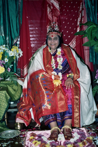 1989-0629-Shri-Mahakali-Puja-Living-Room-Ashram-Salvador-Bahia-Brazil-19-Photo-credit-Bruno-Jatoba-Descaves-X3