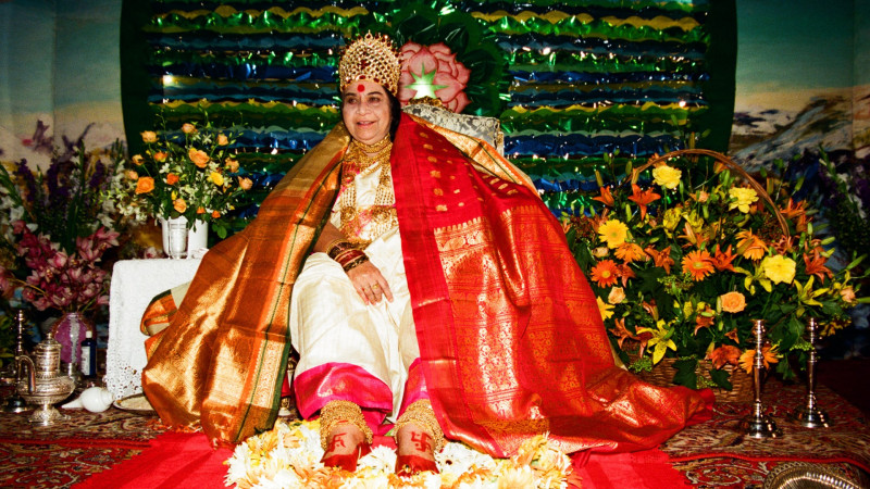 1994-0724-Guru-Puja-Campus-Cabella-Ligure-Italy-Michael-Markl_041-D-Custom