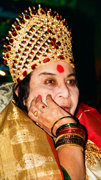 1994-0724-Guru-Puja-Campus-Cabella-Ligure-Italy-Michael-Markl_044-D-Custom