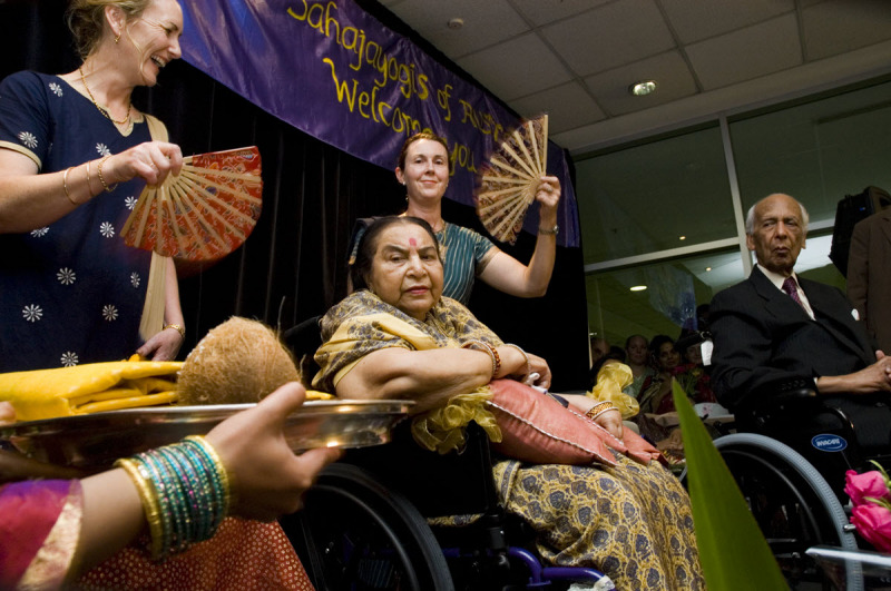 Shri-Mataji-Makar-Sankranti-Syd-Airport-2006-01-14-Arrival-074