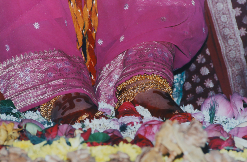 Shri-Mataji-2001-1231-New-Years-Eve-Puja-4-