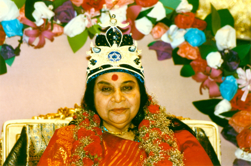 Shri-Mataji-1989-0719-Param-Chaitanya-Puja-Germany-01