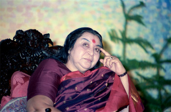 HH-Shri-Mataji-Nirmala-Devi-Sahasrara-Puja-Thredbo-Australia-May-1987-03