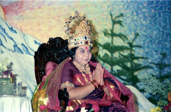 HH-Shri-Mataji-Nirmala-Devi-Sahasrara-Puja-Thredbo-Australia-May-1987-06