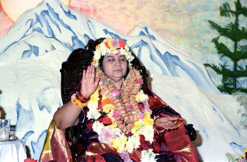 HH-Shri-Mataji-Nirmala-Devi-Sahasrara-Puja-Thredbo-Australia-May-1987-07