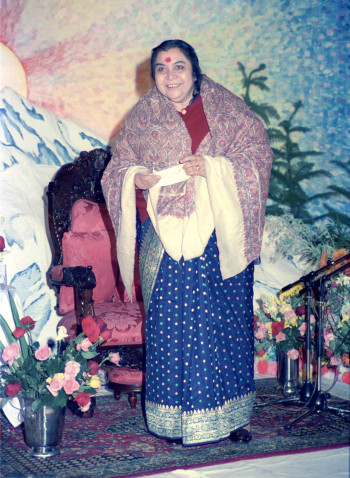 HH-Shri-Mataji-Nirmala-Devi-Sahasrara-Puja-Thredbo-Australia-May-1987-08