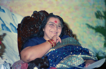 HH-Shri-Mataji-Nirmala-Devi-Sahasrara-Puja-evening-talk-3-May-1987-Thredbo-Australia-700