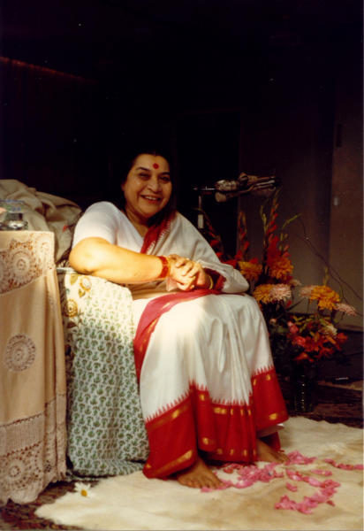 Shri-Mataji-Day-before-Guru-Puja-Lodge-Hill-Centre-UK-23-07-1983-01