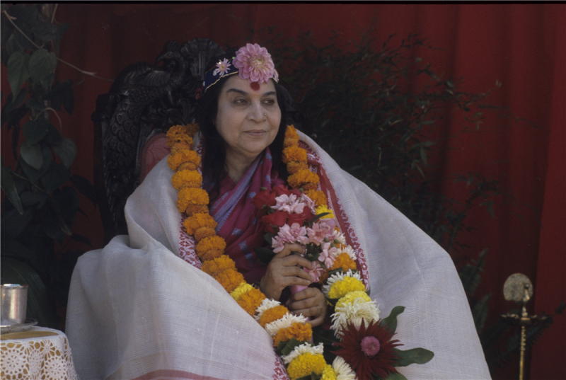 Shri-Mataji-Devi-Puja-Burwood-Ashram-Sydney-10th-March-1985-01