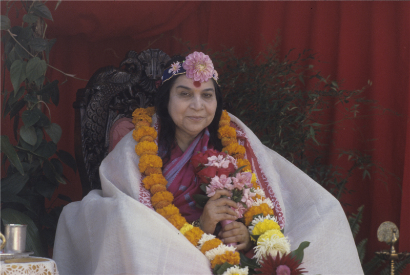 Shri-Mataji-Devi-Puja-Burwood-Ashram-Sydney-10th-March-1985-02