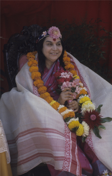 Shri-Mataji-Devi-Puja-Burwood-Ashram-Sydney-10th-March-1985-03