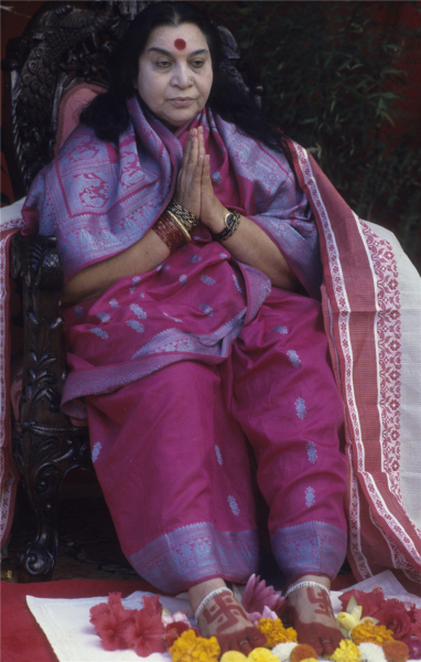 Shri-Mataji-Devi-Puja-Burwood-Ashram-Sydney-10th-March-1985-05
