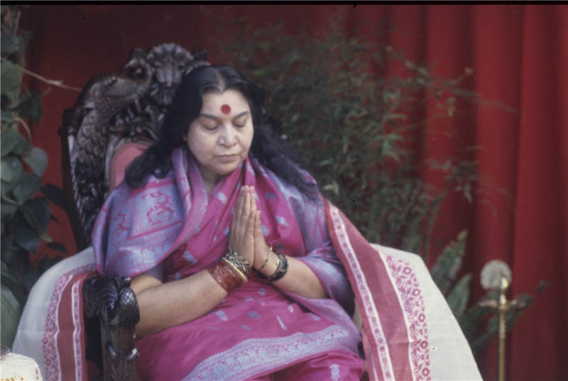 Shri-Mataji-Devi-Puja-Burwood-Ashram-Sydney-10th-March-1985-06