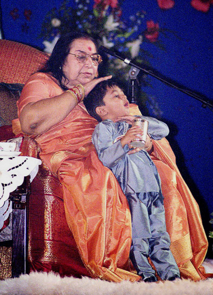 HH-Shri-Mataji-Nirmala-Devi-SMAnant-during-the-marriages-2001-in-Canajoharie