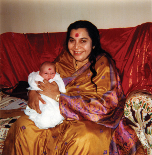HH-Shri-Mataji-Nirmala-Devi-SMND-Wm-Pottinger-May-1981-Darwin